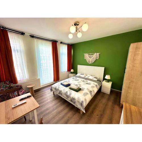 Yellowhouse Room 6
