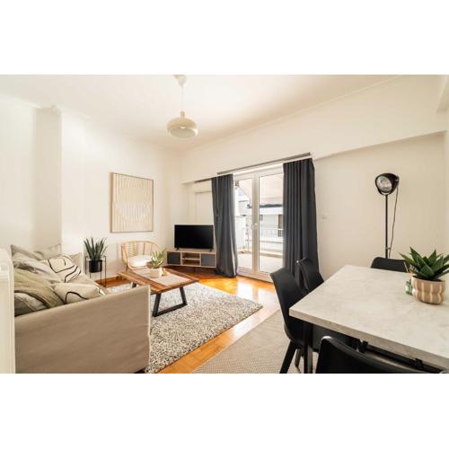 YestayHomes Two Bedroom Apartment Tsakalof