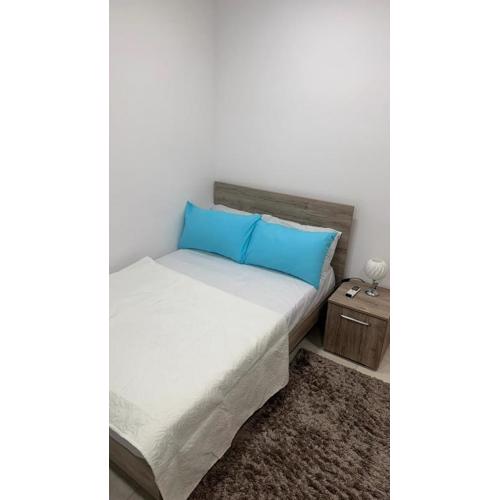 Your Elegant Home Away from Home Shared Apartment only with Host