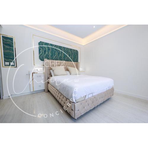 Your suite Champs Elysées calm and stylish