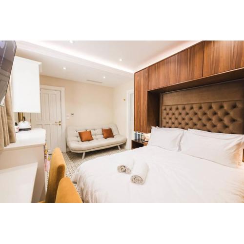 Zebbuga Deluxe Lavish Suite 3