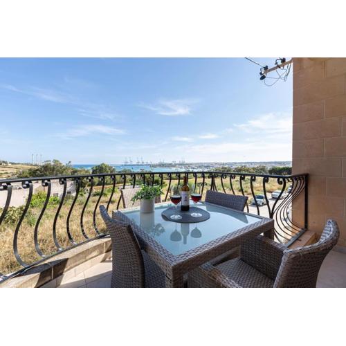 ZER- Spacious House with Terrace and Views