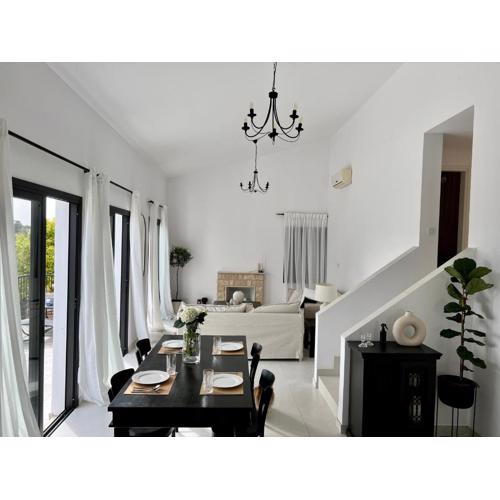 Zeus Holiday Home