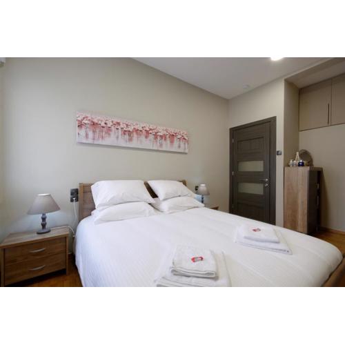 “ZEUS”, STYLISH LUXURY BUSINESS SUITE in the heart of Athens.