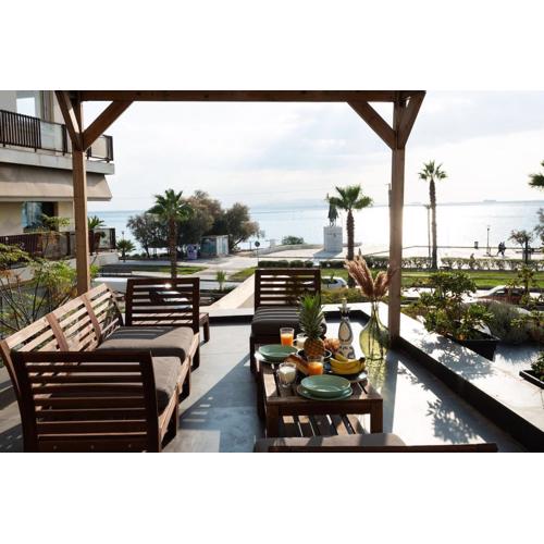 Zeus2 Beach Front Apartment, 3BR