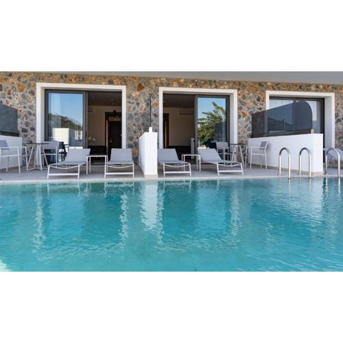 Zoes Hotel & Suites