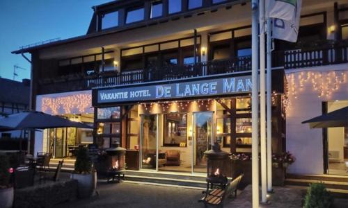 Aktivní dovolená v pohoří Eifel: 4* De Lange Man Hotelu Monschau se snídaněmi, bowlingem a minigolfem + večeře