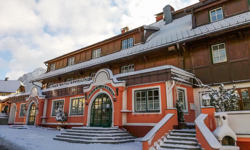 Alpy 300 m od skiareálu v Hotelu Tauplitzerhof *** se snídaní či polopenzí,  hernou, saunami a slevovou kartou