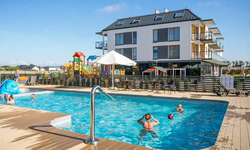 Baltské moře: Přímořské letovisko jen 700 m od písečné pláže v Blu Apartments s polopenzí a wellness s bazény
