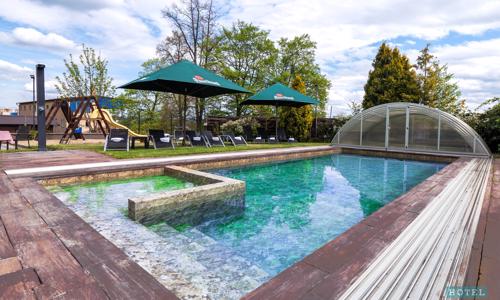 Benešov u Prahy a zámku Konopiště: Hotel Benica *** s adventure golfem, vířivkou a saunou + snídaně/polopenze
