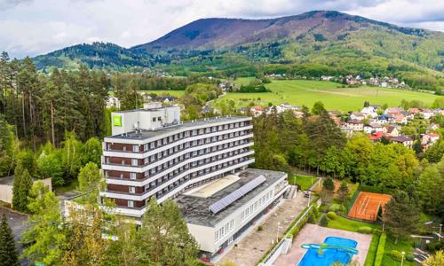Beskydy: Ibis Styles Relax Rožnov pod Radhoštěm **** s polopenzí a vnitřním i venkovním bazénem + sauna