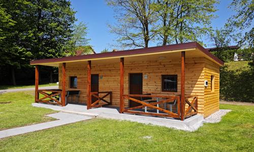 Beskydy nedaleko Stezky Valaška a ski areálů: Pobyt v chatce v Campingu Rožnov pod Radhoštěm + snídaně