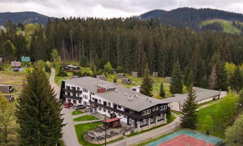 Beskydy u stezky v oblacích: Hotel Bečva se snídaní formou bufetu a vyžitím – tenis, ping pong + dětské hřiště