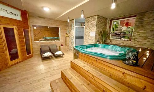 Bratislava blízko centra v Hotelu Modena *** se snídaní a privátním wellness s bazénem, saunami a občerstvením