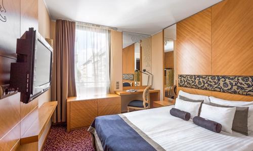 Budapešť v centru blízko nádraží a lázní: Pobyt v Marmara Hotelu **** se snídaní nebo polopenzí + WiFi zdarma