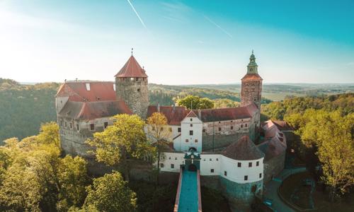 Burgenland v zámeckém Burghotelu Schlaining se snídaní a welcome drinkem + vstupenky na hrad, degustace, slevy