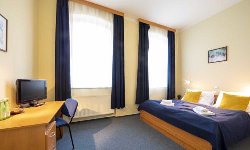 Čechy v Parkhotelu Terezín *** se snídaní či polopenzí a vstupenkou na prohlídku muzea a podzemních chodeb