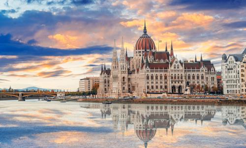 Centrum Budapešti blízko náměstí Hrdinů v Hotelu Six Inn *** se snídaní + wellness s vířivkou a infrasaunou