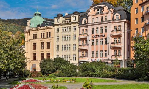 Centrum Karlových Varů u kolonády a divadla v Olympia Wellness Hotelu **** s polopenzí, wellness a procedurami