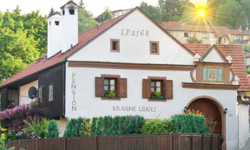 Český Krumlov: Pobyt v dobovém Penzionu Krásné Údolí se snídaněmi + zahrada a set na přípravu kávy a čaje