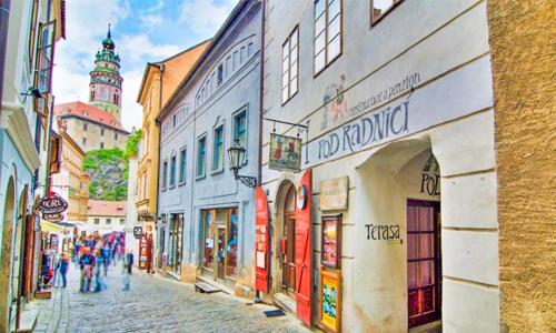 Český Krumlov přímo v centru u Náměstí Svornosti v Penzionu Pod Radnicí se snídaní a láhví vína