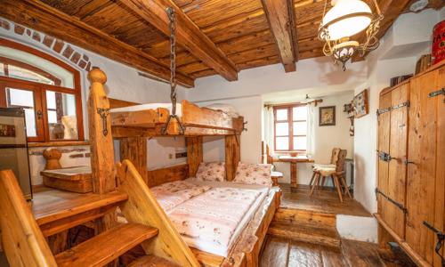 Český Krumlov stylově v dobovém Domku kata Matěje s domácím chlebem a pivem + poukaz a pamětní glejt