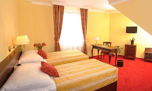 Český ráj: Centrum Jičína u památek v Hotelu U Krále *** se snídaněmi formou bufetu a vstupem do aquaparku