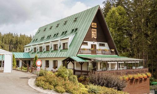 CHKO Beskydy blízko Pusteven: Staré Hamry ve Ski Parku Gruň se snídaněmi a možností využít saunu nebo e-kola