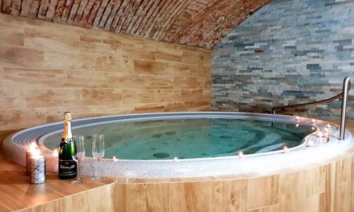 CHKO Žďárské vrchy u Pohádkové vesničky v Hotelu Sněžné *** s wellness (vířivka a 2 sauny) a polopenzí