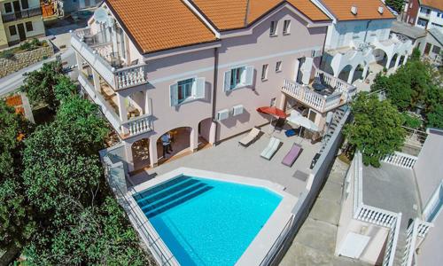 Chorvatsko: Letovisko Karlobag pouhých 250 m od pláže pro 4-7 osob v Apartmánech Kathy s vyhřívaným bazénem