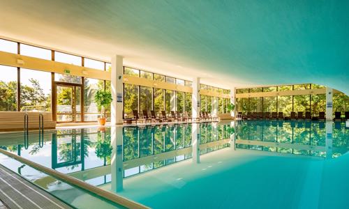 Dovolená blízko pláže a jezera na ostrově Rujána: Cliff Hotel Rügen se snídaněmi, krytým bazénem a saunami