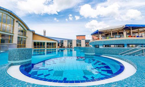 Dovolená přímo v areálu lázní: Park Inn by Radisson Sárvár ****+ s all inclusive a termálními bazény + animace