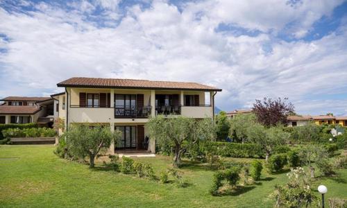 Dovolená pro páry i rodiny: Moniga del Garda na břehu jezera v Residenci Primera s polopenzí + bazény a vyžití