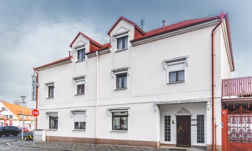 Dovolená u Prahy a Proboštských jezer: Brandýs nad Labem u baziliky a památek v Hotelu Bohemia *** se snídaní