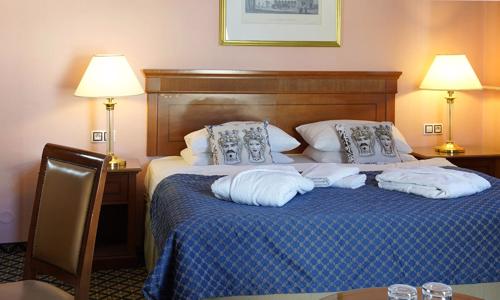 Dovolená v centru Karlových Varů: SPA Hotel Lauretta **** s polopenzí, privátní saunou, masáží a koupelí