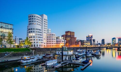 Dovolená v Porýní: Düsseldorf blízko zámku a atrakcí v Hotelu MOXY Düsseldorf South se snídaněmi formou bufetu