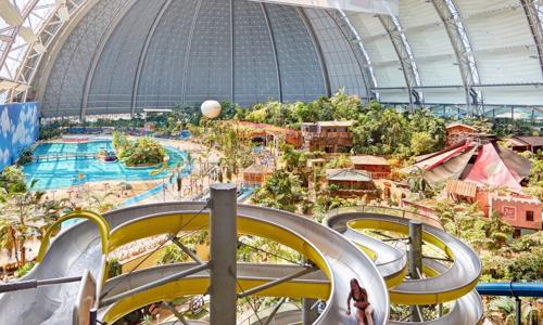 Exotická dovolená v Německu: Resort Tropical Islands ve stylovém domku s kuchyní + pláž, bazény a saunový svět