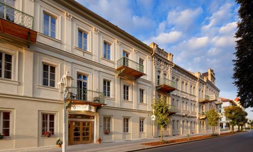 Františkovy Lázně: Badenia Hotel Praha *** s polopenzí, neomezeným wellness a ozdravnými procedurami + oplatky