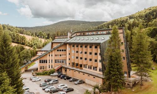 Harrachov vedle lanovky na Čertovu horu v Hotelu Fit Fun *** s polopenzí, neomezeným bazénem a fitness + slevy