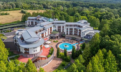 Hévíz: Luxusní pobyt v 5* Lotus Therme Hotelu & Spa s polopenzí, termálním wellness a saunovým světem 