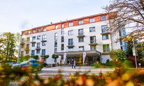 Hluboká nad Vltavou u zámku: LH Parkhotel Hluboká **** se snídaní nebo polopenzí a vstupem do wellness centra