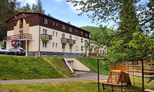 Horský pobyt na Slovensku: Hotel Magura *** se snídaní/polopenzí, vstupem do wellness + procedury a fitness