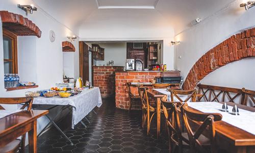 Hradec Králové přímo v centru v historickém Hotelu U České koruny *** se snídaní formou bufetu + parkování