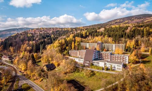 Hrubý Jeseník: Resort Dlouhé Stráně ***superior v Dolní budově se snídaní/polopenzí + možnost wellness