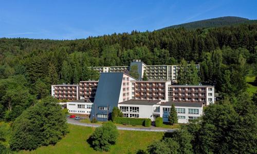 Hrubý Jeseník: Resort Dlouhé Stráně ***superior v Horní budově se snídaní/polopenzí + možnost wellness