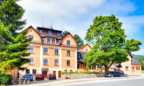 Hrubý Jeseník v Hotelu Stará Pošta *** se snídaní, bazény, saunou a sportovním vyžitím + dětské hřiště