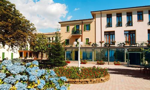 Itálie: San Zeno di Montagna blízko jezera Garda v Park Hotelu Jolanda *** s polopenzí, bazénem a 2 saunami