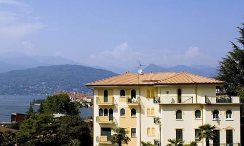 Itálie u jezer a přírodních parků: Hotel Flora *** na břehu Lago Maggiore se snídaní či polopenzí + bazén