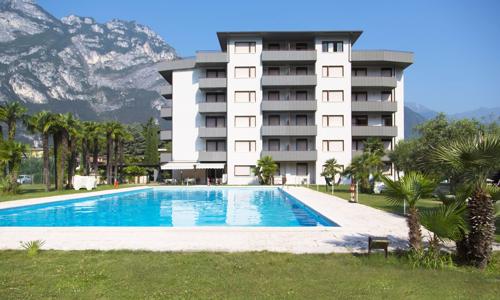 Italské letovisko 500 m od břehu Lago di Garda: Dovolená v Residenci Monica s venkovním bazénem a slevami