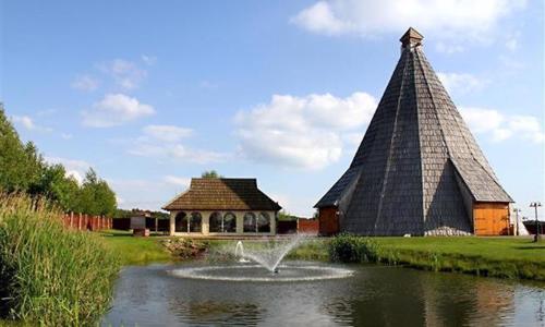 Jedinečný pobyt v sudu či maringotce blízko Kolína a Poděbrad: Vigvam Resort s polopenzí a privátním wellness